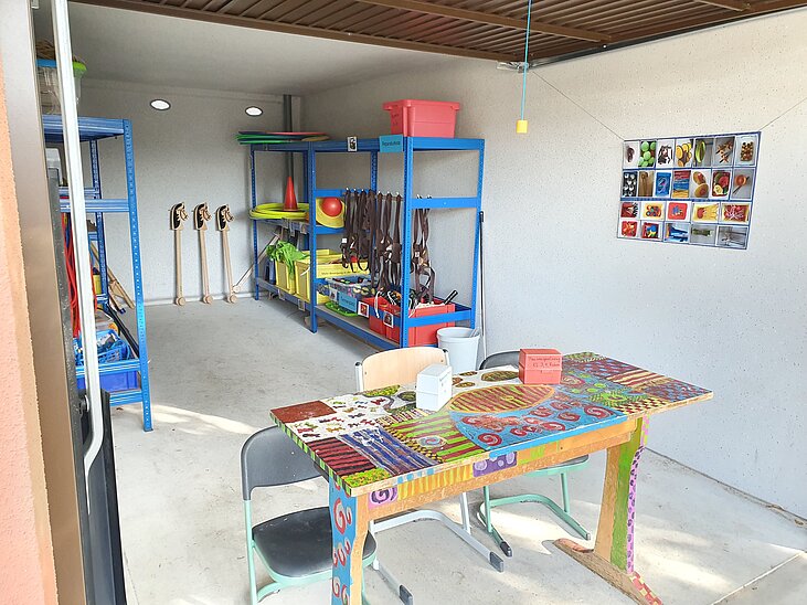 Garage mit Spielzeug zum Ausleihen