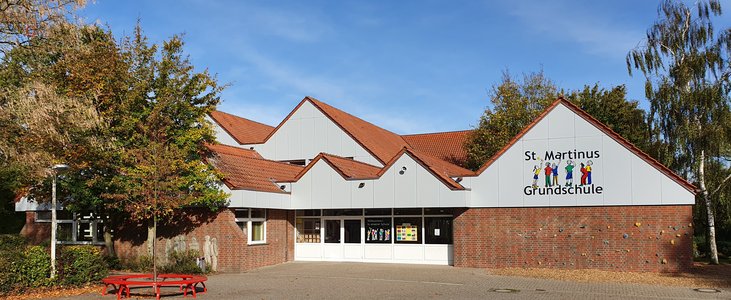 Schulgebäude von außen