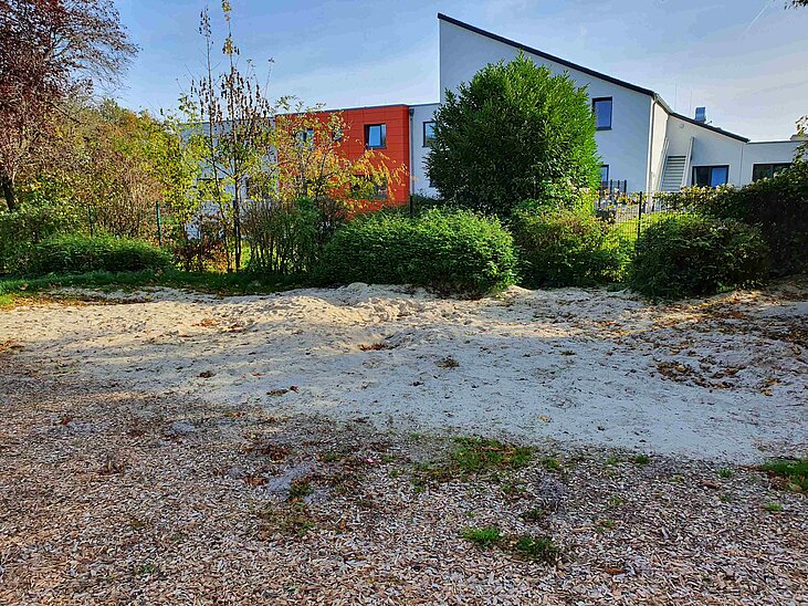 Sandkasten auf dem Schulhof